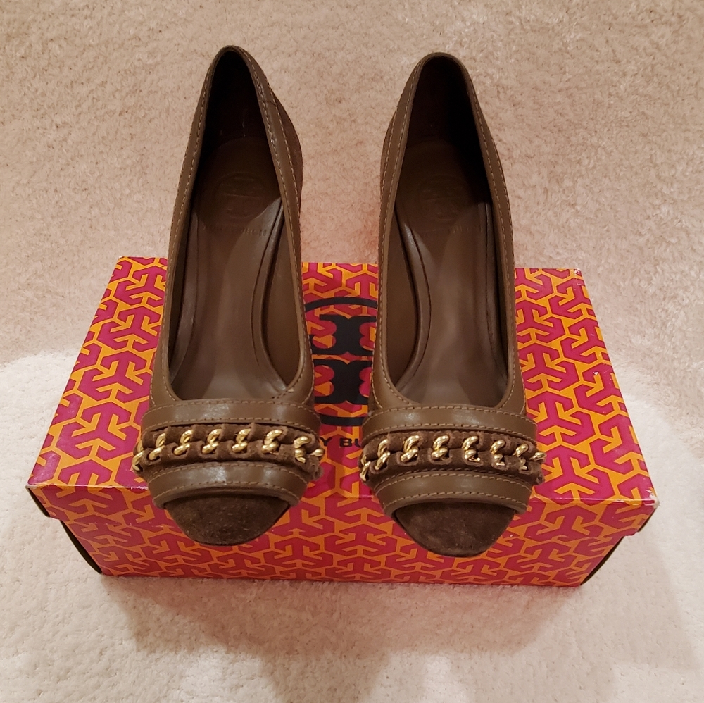 Tory Burch Suede Pump